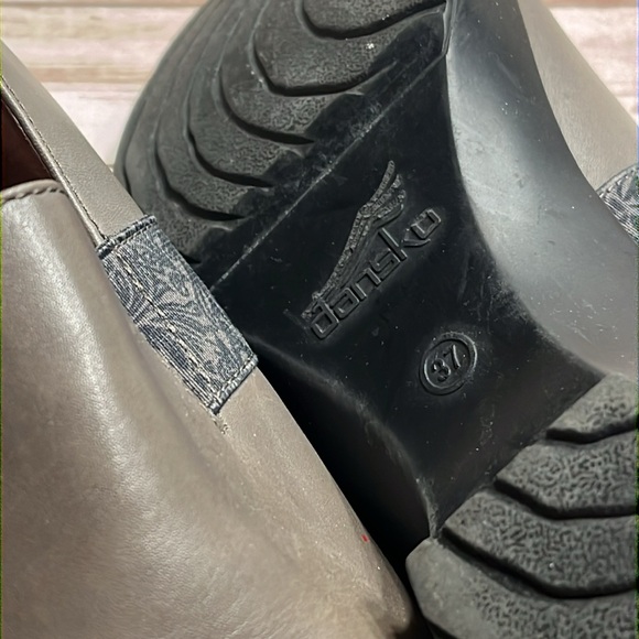 Dansko Clogs Gray With Navy Floral Trim - Picture 9 of 9